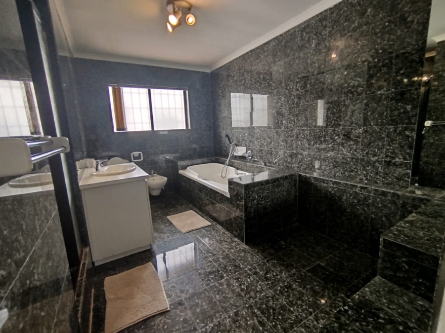 To Let 3 Bedroom Property for Rent in Country Club Western Cape